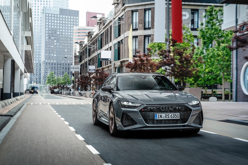 Audi RS 6 Avant performance (Nimbusgrå perleeffekt)
(Foto: Audi Sport)